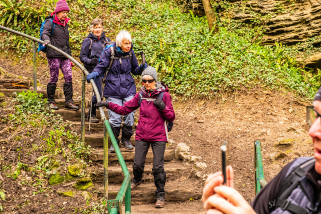 Descending to Hawthorne Burn